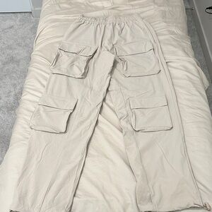 ALO Beige Cargo Pants with Multiple Pockets Men’s Size Small